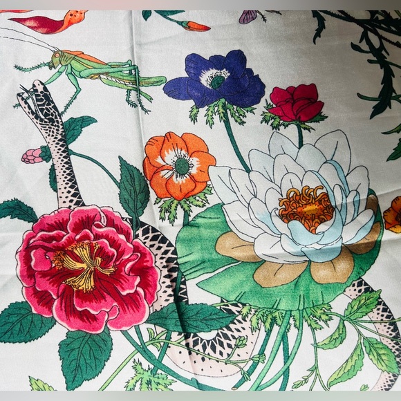 Gucci Flora Snake Print Silk Twill Scarf - Picture 9 of 12